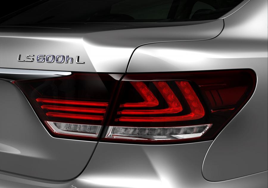  Lexus LS600h L 2013 года  (фото 41 из 45)